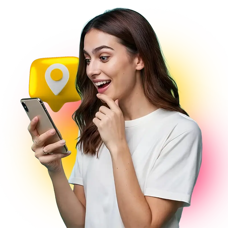 mujer joven sosteniendo un smartphone compartiendo su ubicación en vivo con un globo de ubicación flotando desde su pantalla