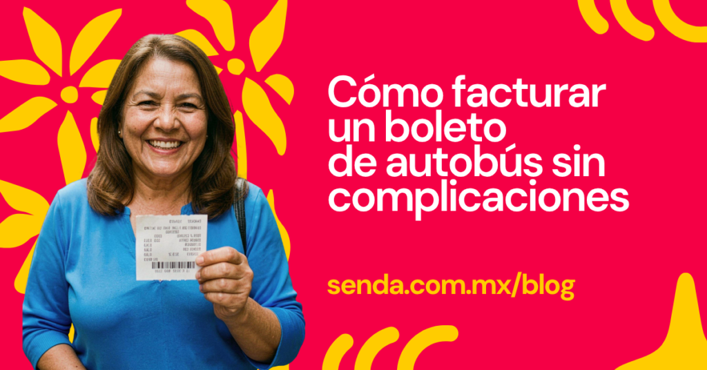 Señora sonriente sosteniendo un ticket de compra
